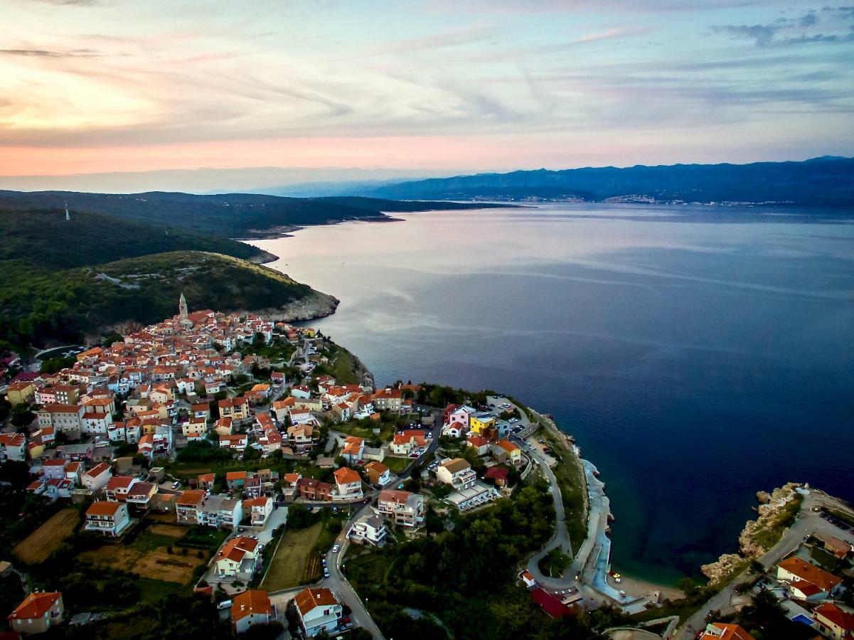 Villa Bura à Vrbnik Extérieur photo